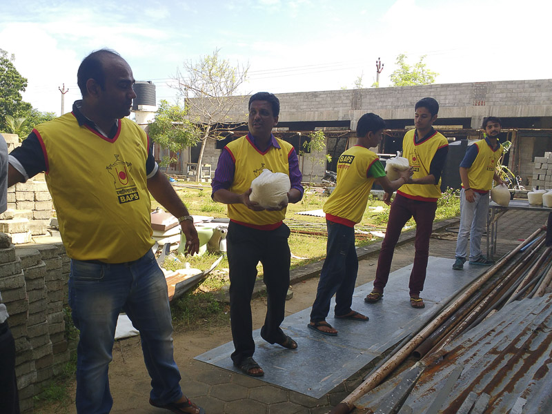 Flood Relief Work by BAPS in villages near Chennai, 12 December 2015