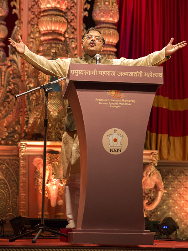 MP Shri Tarun Vijay narrates his experiences with Swamishri