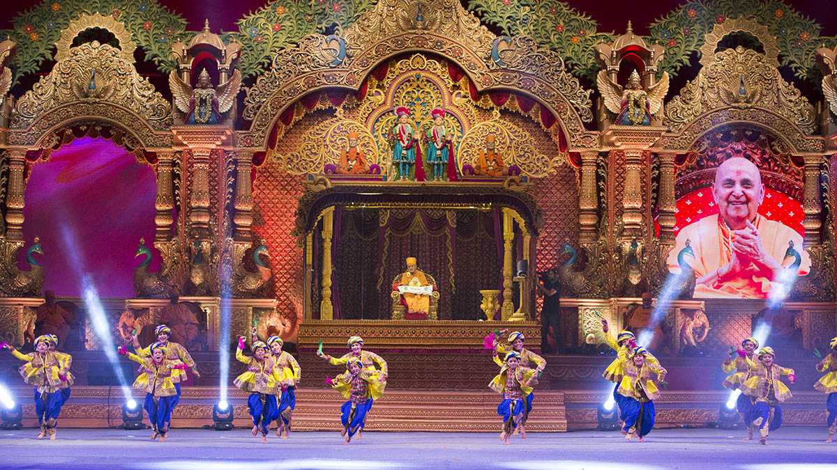 'Guru bhakti' dance performance by children and youths