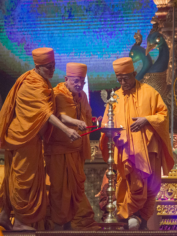 Senior sadhus light the inaugural lamp for Pramukh Swami Maharaj Shatabdi Mahotsav - Swamishri's Centenary Celebrations