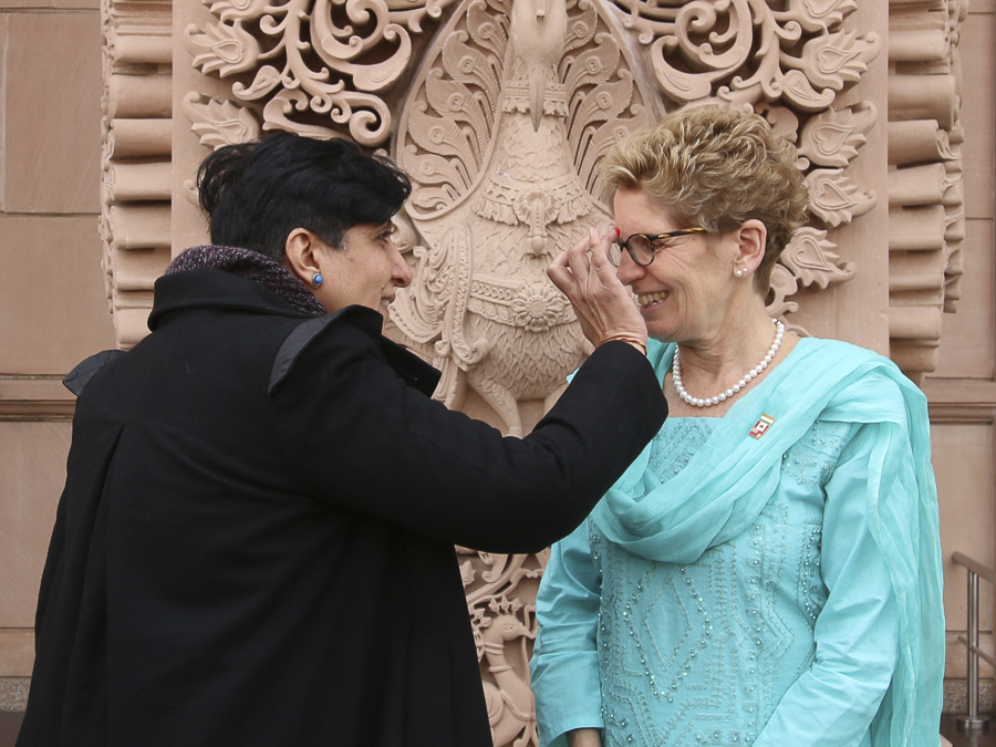 Hon. Premier Kathleen Wynne of Ontario, Canada, visits Swaminarayan Akshardham, Delhi