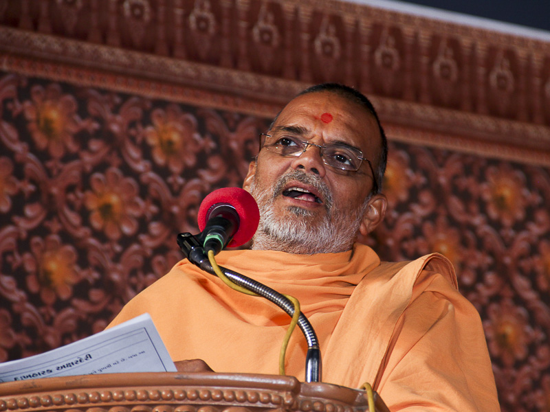 Narayanmuni Swami addresses the assembly