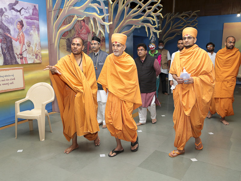 Pujya Keshavjivan Swami (Pujya Mahant Swami) visits Sankruti Yatra