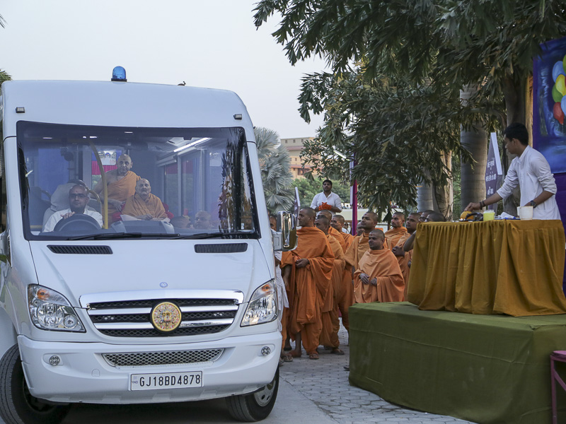 Pramukh Swami Maharaj visits Sankruti Yatra