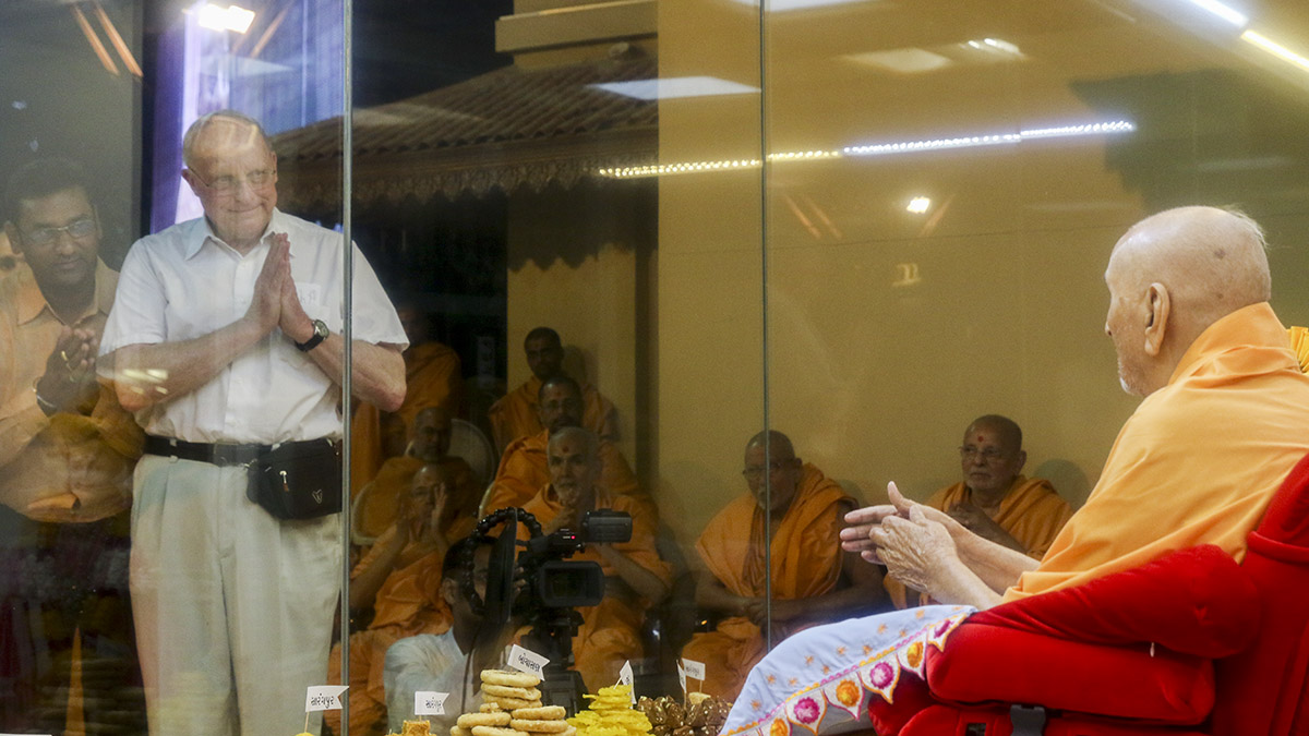 Swamishri blesses Prof. Raymond Brady Williams