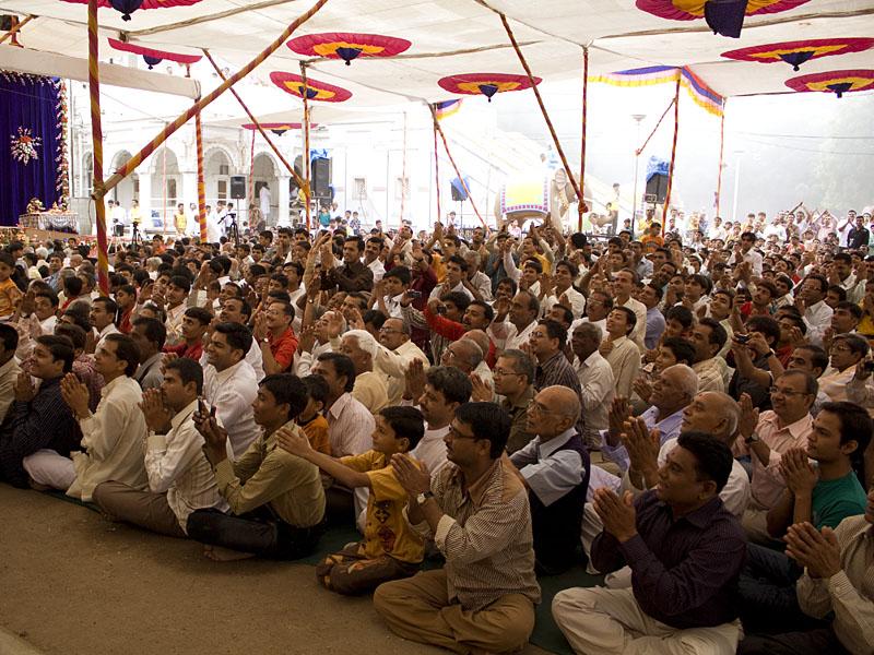 New Year Celebration with Pramukh Swami Maharaj, Gondal,2009 - 