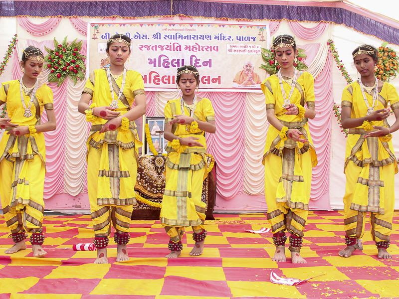 Womens Day Celebration 2016, Mahelav