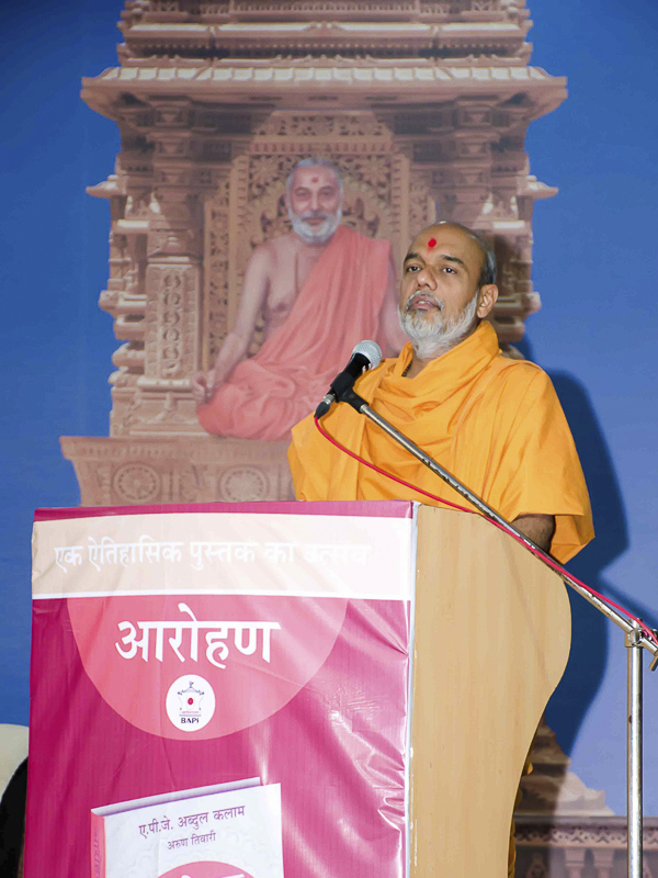 Gnanvatsal Swami introduces the book, the event and the speakers 