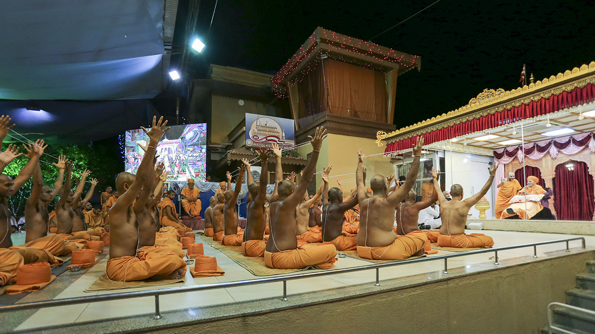 Parshads to be initiated as sadhus perform diksha rituals