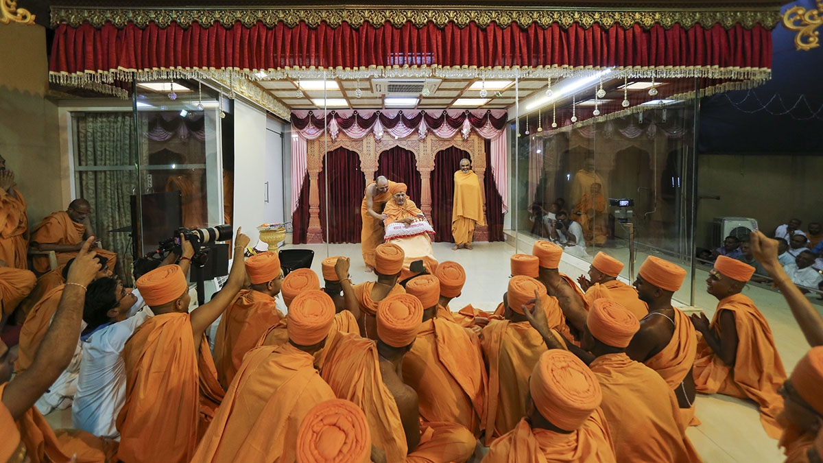 Swamishri blesses newly initiated sadhus