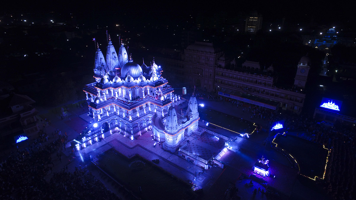 Light and sound show was performed in the precincts of mandir depicting the history of Sarangpur Mandir