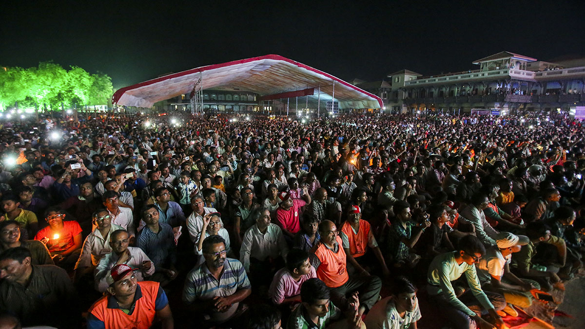Devotees during the show