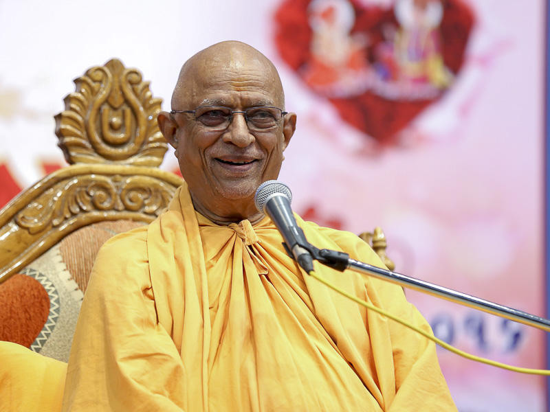 Pujya Swayamprakash Swami (Pujya Doctor Swami) addresses youths