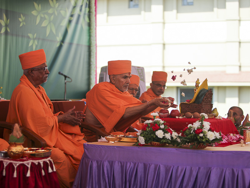 Senior sadhus perform mahapuja rituals