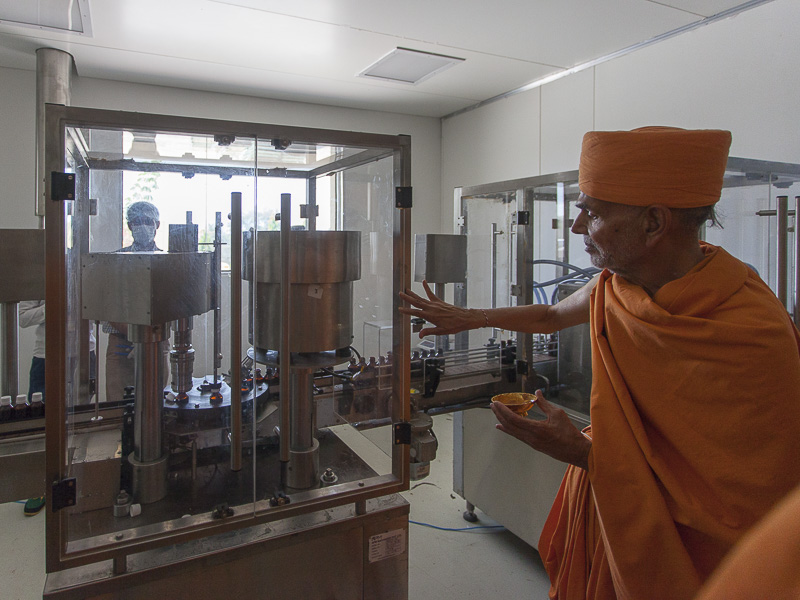 Senior sadhus sanctify syrup filling machinery