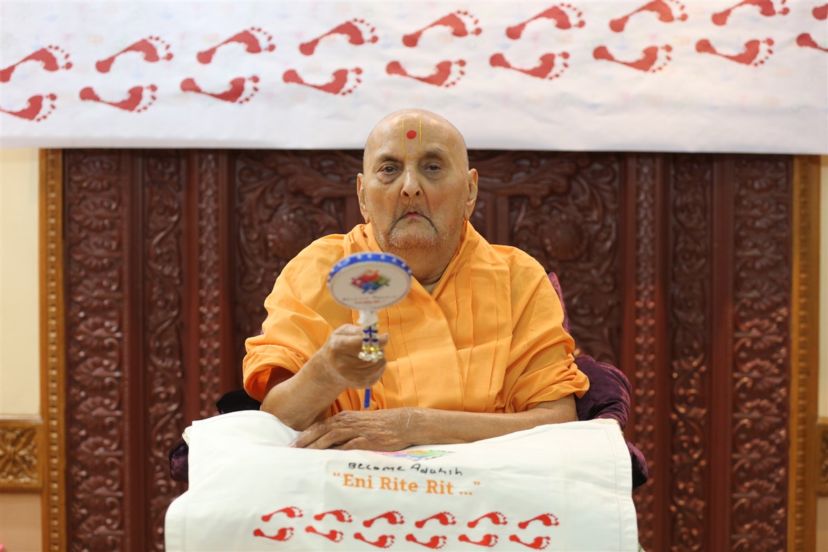 Swamishri launches ‘Become Adarsh: Eni Rite Rit' in Sarangpur, India