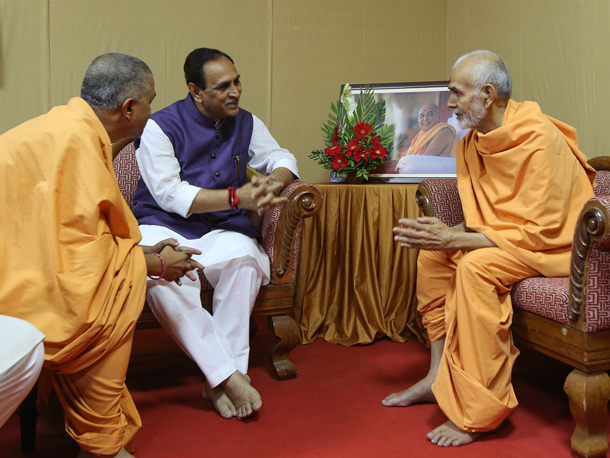 Chief Minister of Gujarat, Shri Vijay Rupani, meets HH Mahant Swami