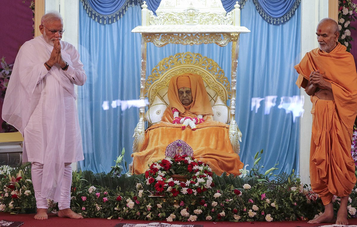 HH Mahant Swami and PM Modi pay respects to HH Pramukh Swami Maharaj