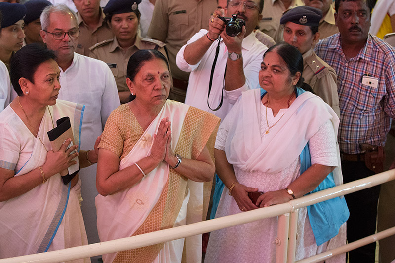 Former Chief minister of Gujarat, Anandiben Patel, pays tribute to HH Pramukh Swami Maharaj