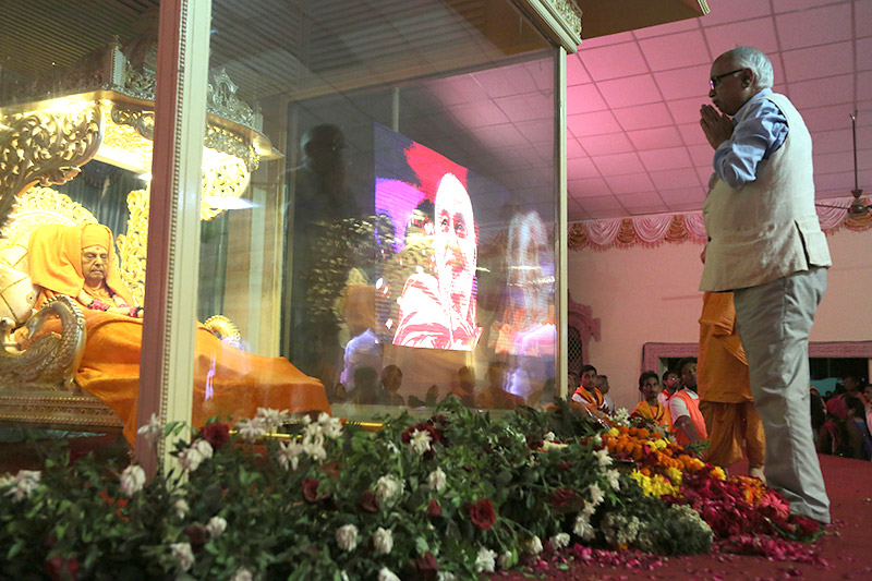 Professor Shri Arun Tiwari, pays tribute to HH Pramukh Swami Maharaj