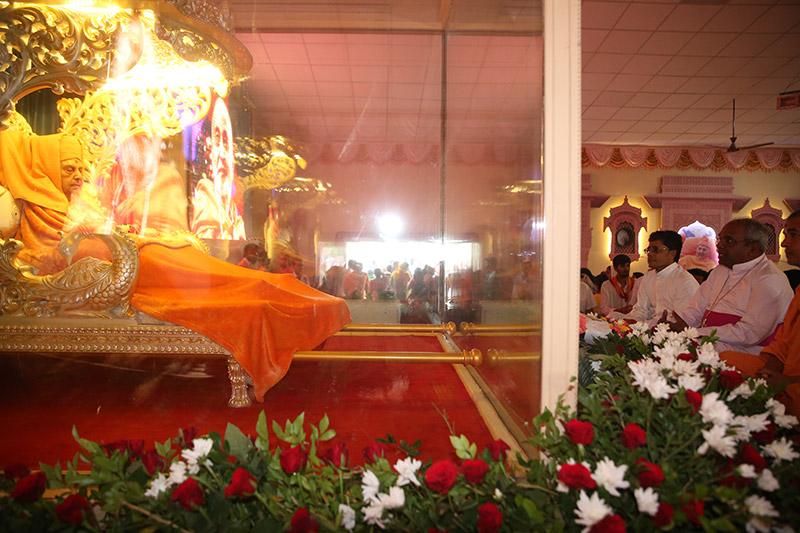 Reverend Bishop Jose pays tribute to HH Pramukh Swami Maharaj