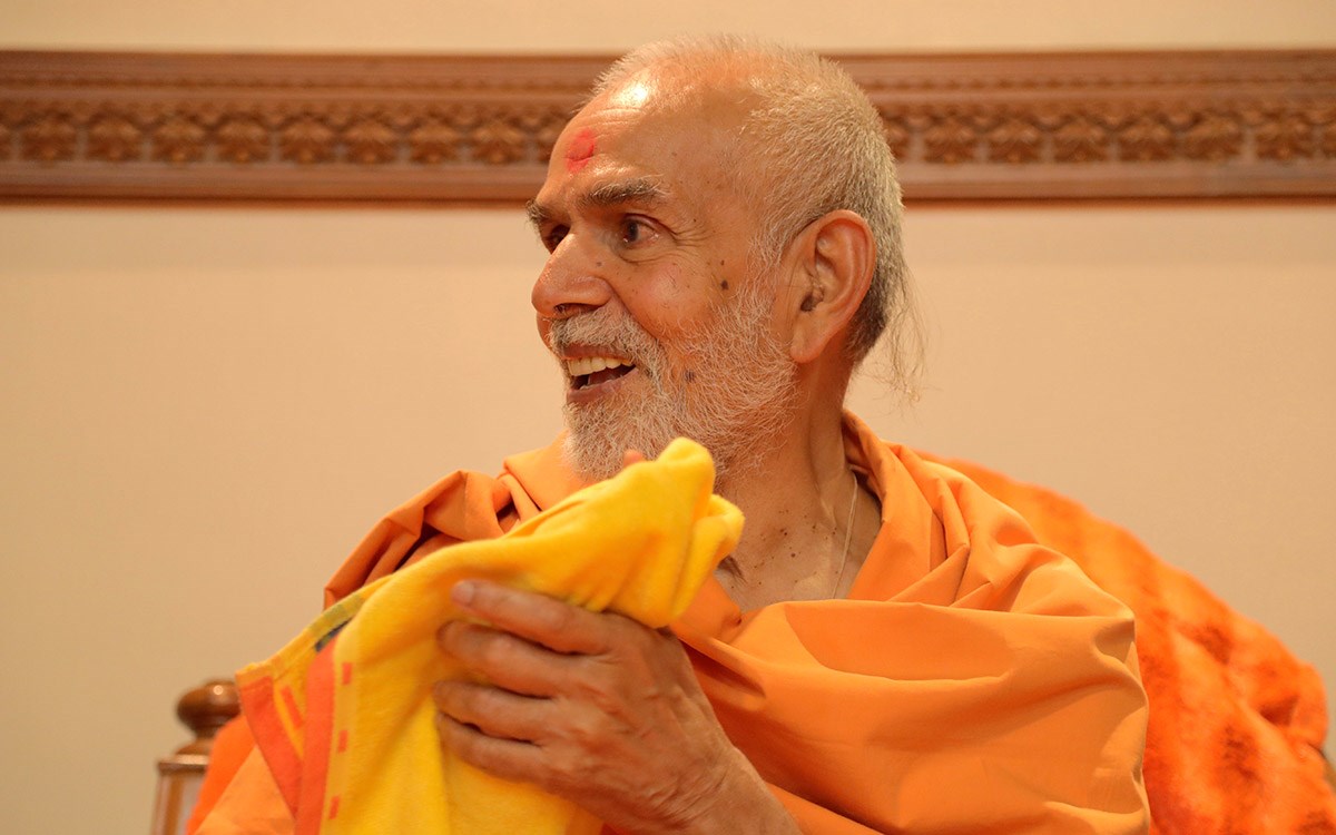Param Pujya Mahant Swami in a divine jovial mood