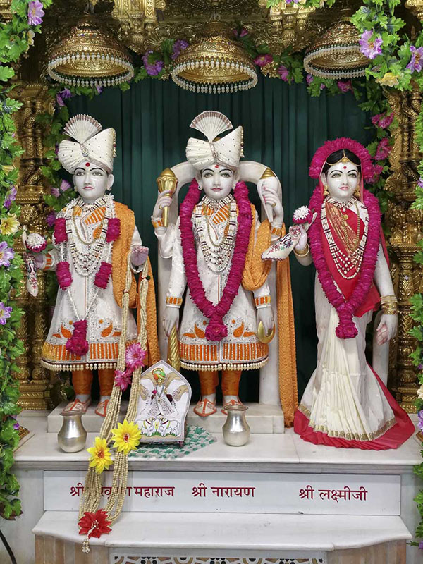 Shri Harikrishna Maharaj and Shri Lakshmi-Narayan Dev, 24 Aug 2016