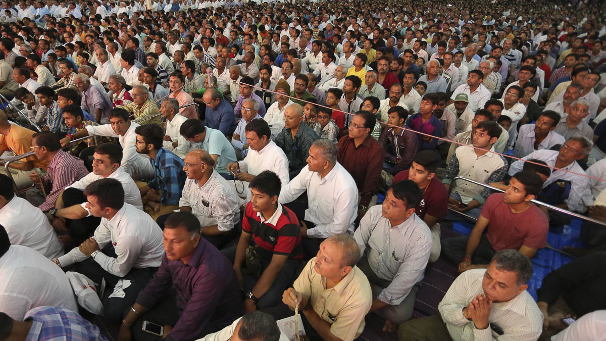 Devotees during the assembly, 25 Aug 2016
