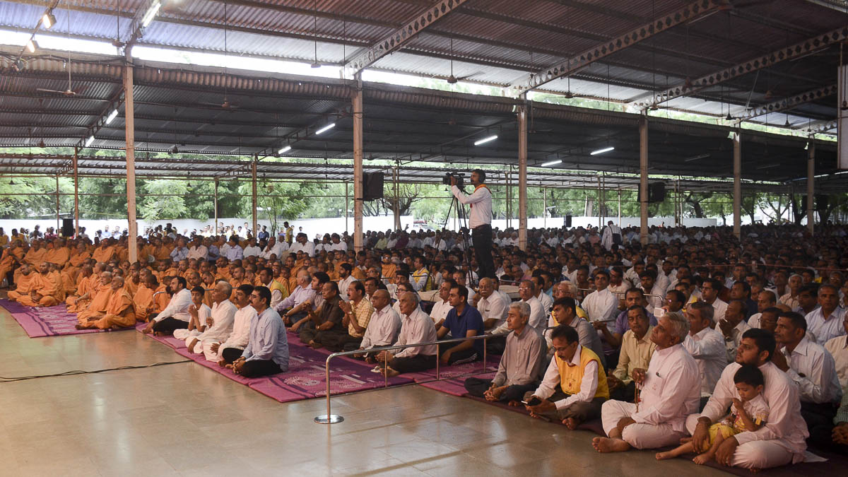 Sadhus and devotees during the assembly, 26 Aug 2016