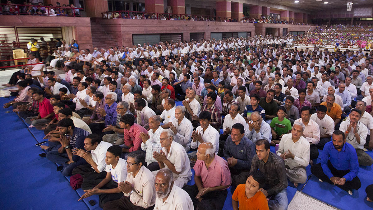 Devotees during the parayan, 31 Aug 2016
