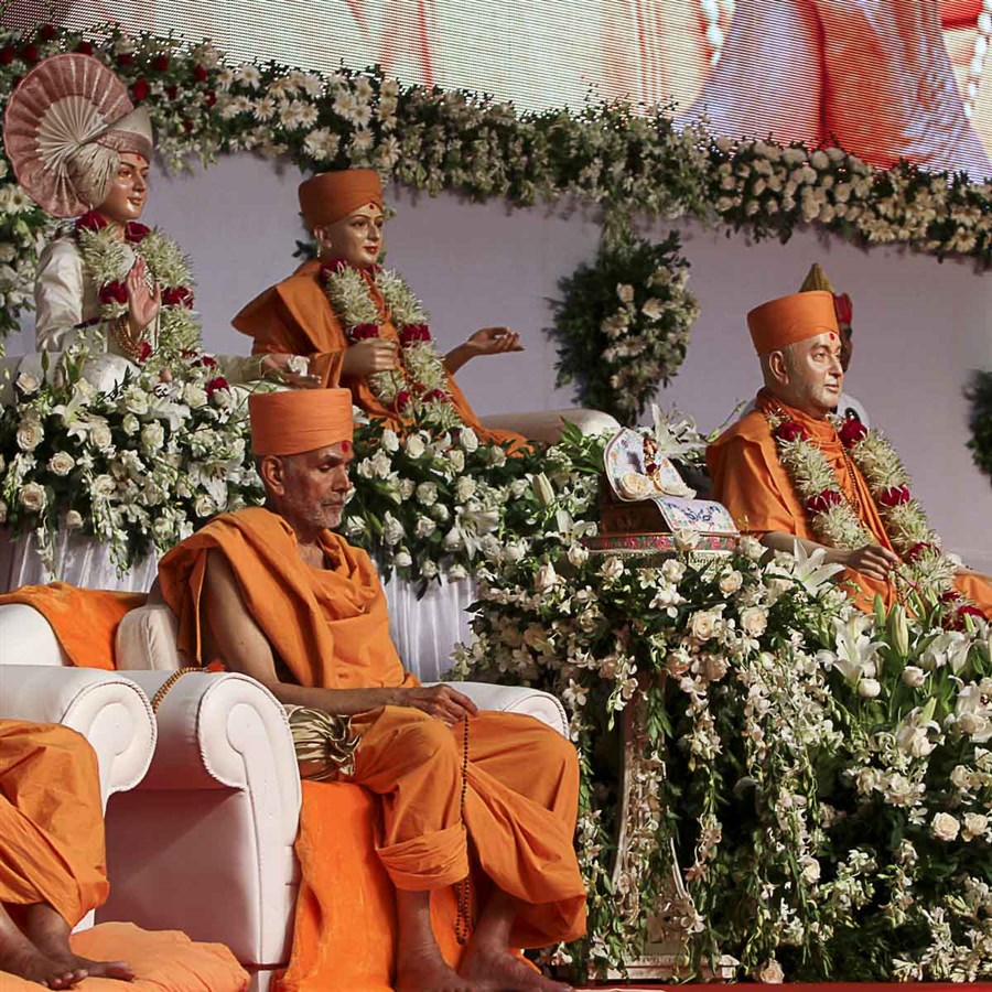 Param Pujya Mahant Swami Maharaj during the tribute assembly