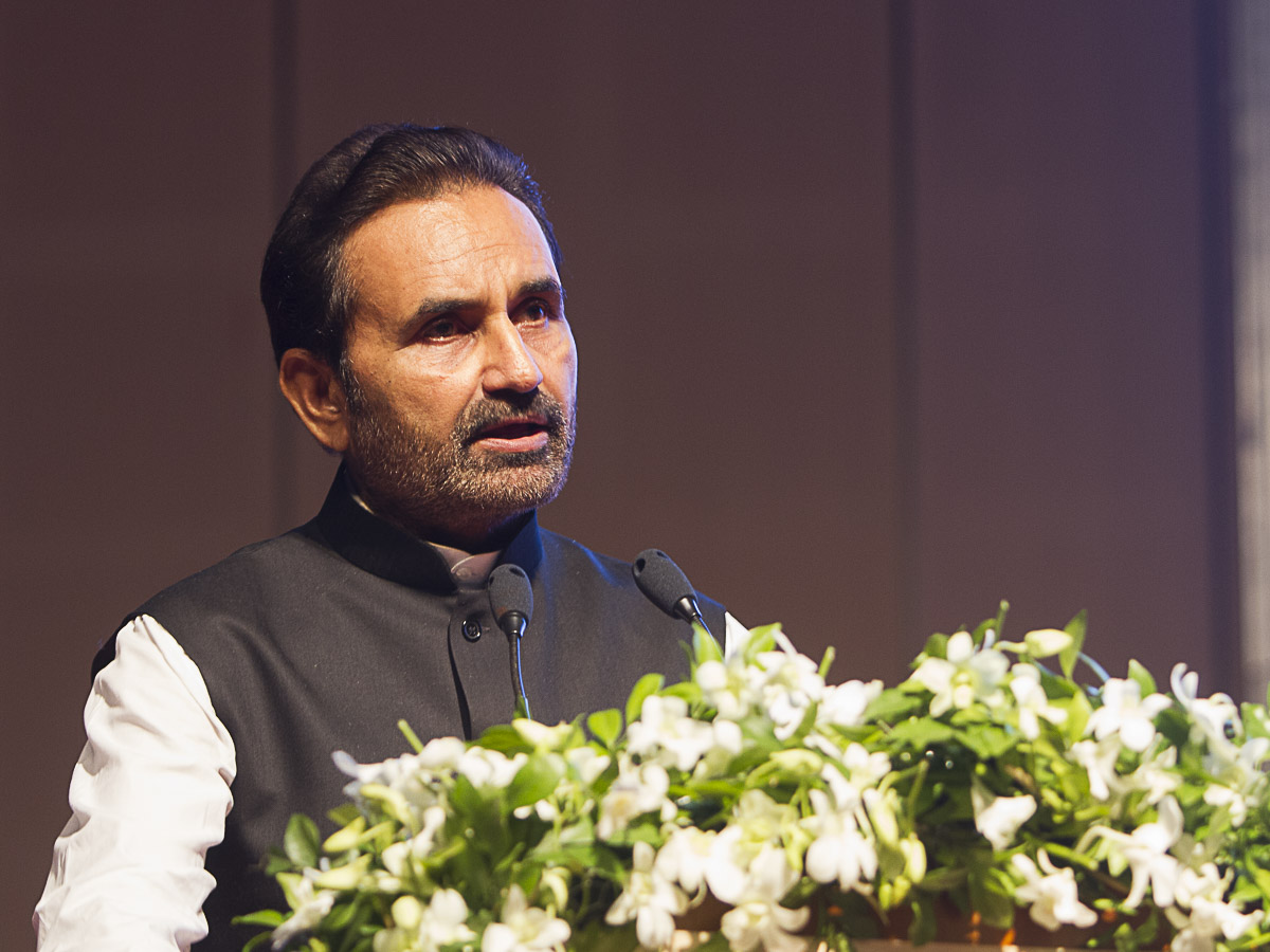 Shri Shaktisinh Gohil addresses the assembly