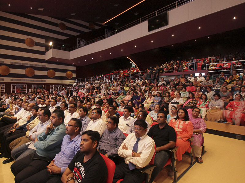 Devotees and well-wishers during the tribute assembly
