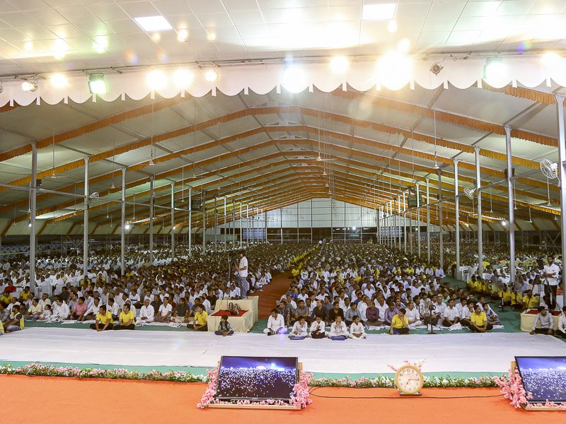 Tribute Assembly in Honor of HH Pramukh Swami Maharaj, Surat