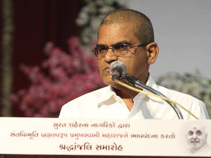 Shri Nanubhai Vanani addresses the assembly