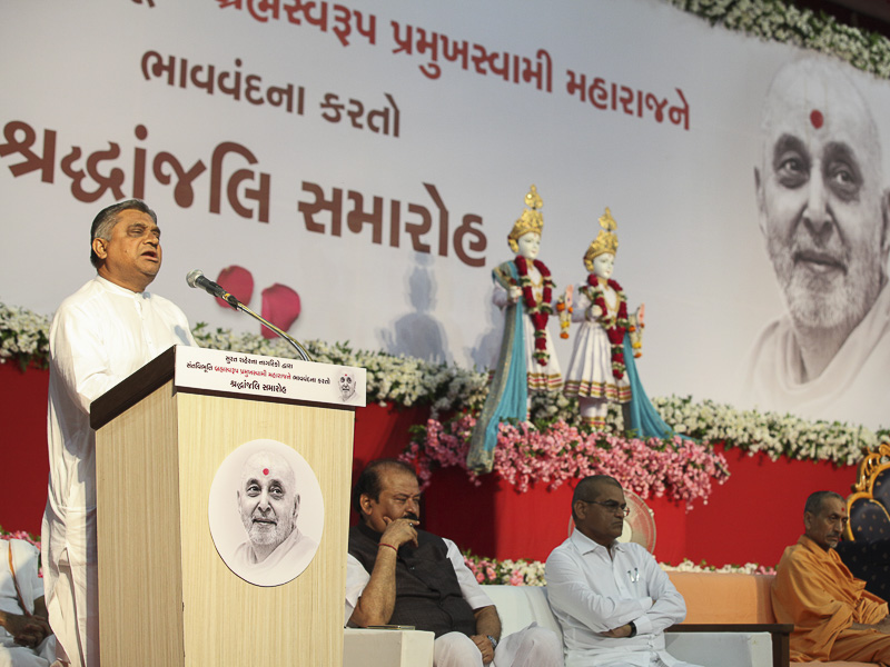 Shri Naishadbhai Desai addresses the assembly