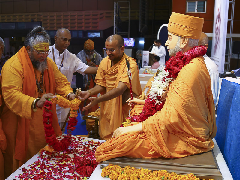 Tribute Assembly in Honor of HH Pramukh Swami Maharaj, Rajkot