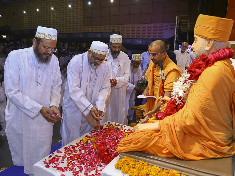 Tribute Assembly in Honor of HH Pramukh Swami Maharaj, Rajkot