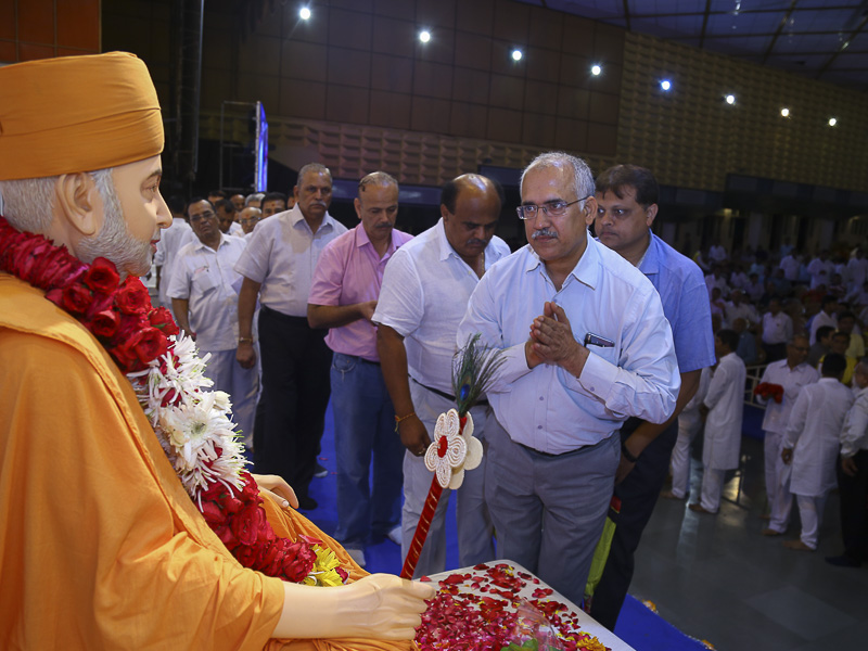 Tribute Assembly in Honor of HH Pramukh Swami Maharaj, Rajkot