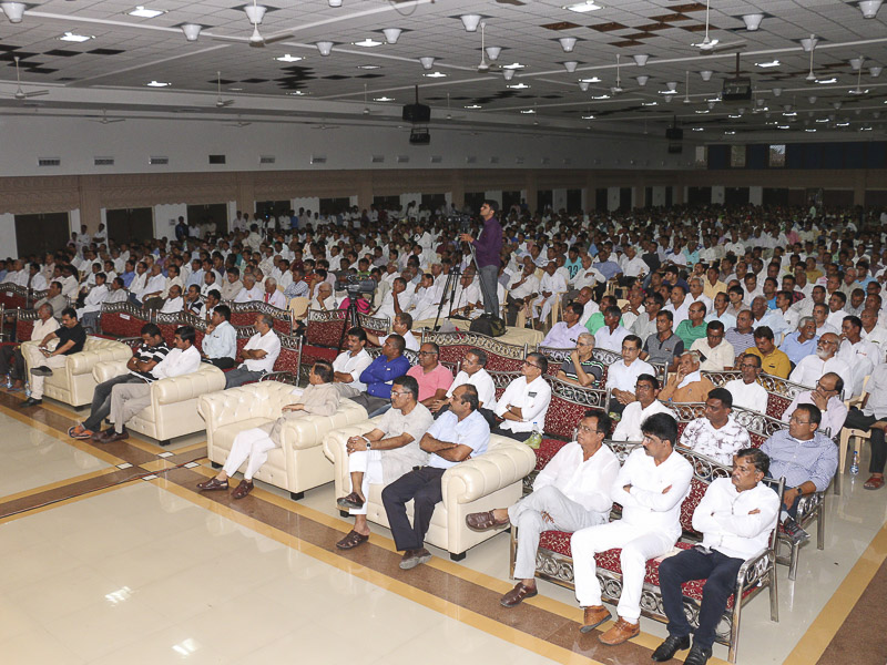 Tribute Assembly in Honor of HH Pramukh Swami Maharaj, Sankari