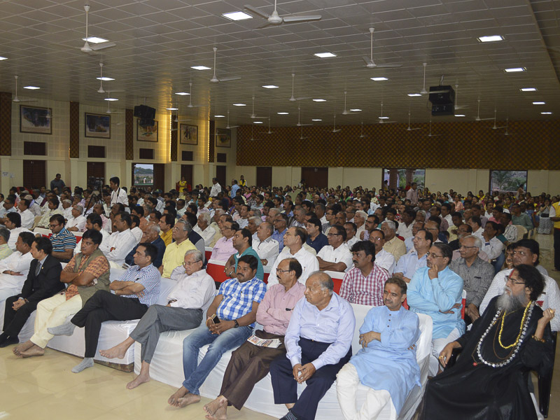 Tribute Assembly in Honor of HH Pramukh Swami Maharaj, Indore