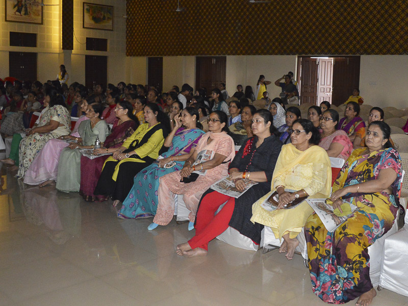 Tribute Assembly in Honor of HH Pramukh Swami Maharaj, Indore