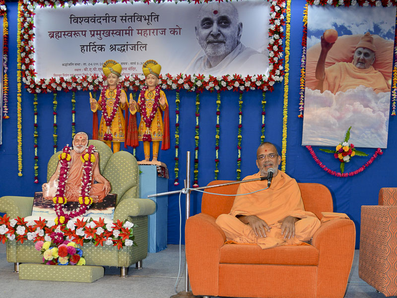 Narayanmuni Swami addresses the assembly