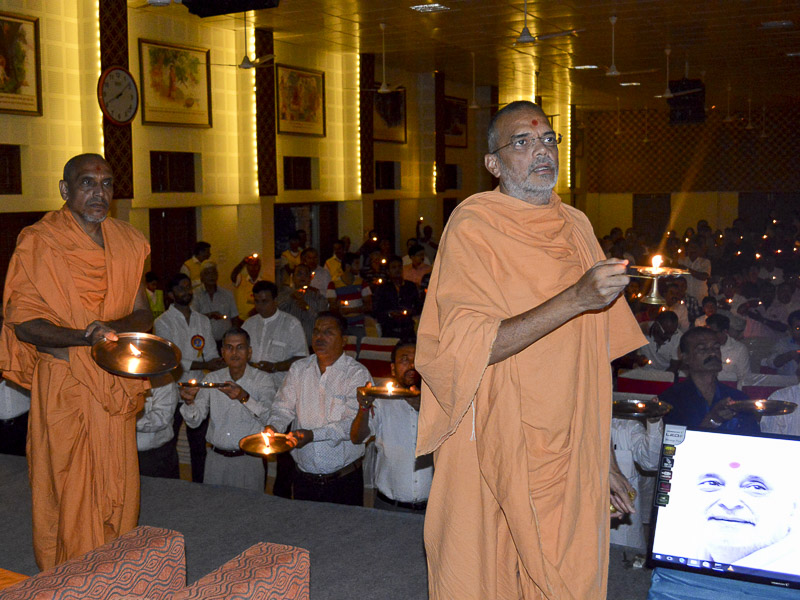 Tribute Assembly in Honor of HH Pramukh Swami Maharaj, Indore
