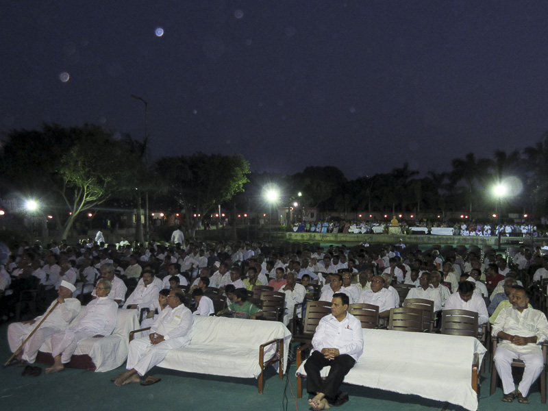 Tribute Assembly in Honor of HH Pramukh Swami Maharaj, Dhule