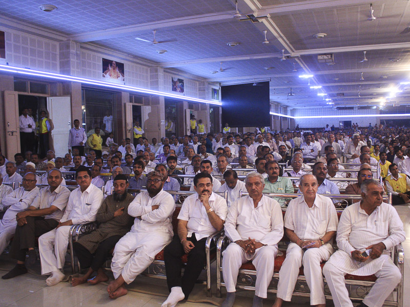 Tribute Assembly in Honor of HH Pramukh Swami Maharaj, Bhavnagar