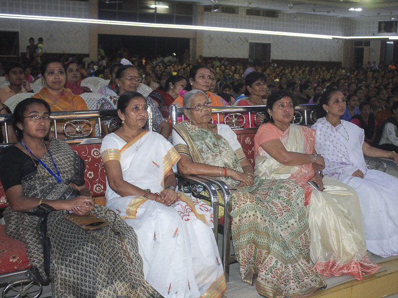 Tribute Assembly in Honor of HH Pramukh Swami Maharaj, Bhavnagar