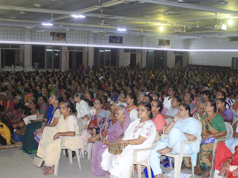 Tribute Assembly in Honor of HH Pramukh Swami Maharaj, Bhavnagar
