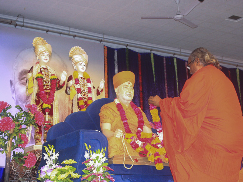 Tribute Assembly in Honor of HH Pramukh Swami Maharaj, Bhavnagar