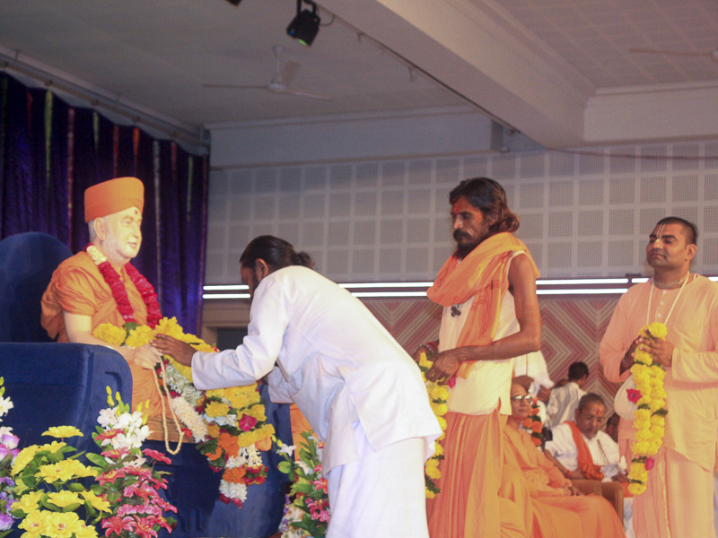 Tribute Assembly in Honor of HH Pramukh Swami Maharaj, Bhavnagar